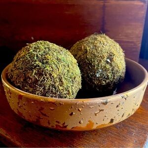 COPY - Moss balls in a ceramic bowl weeping gold